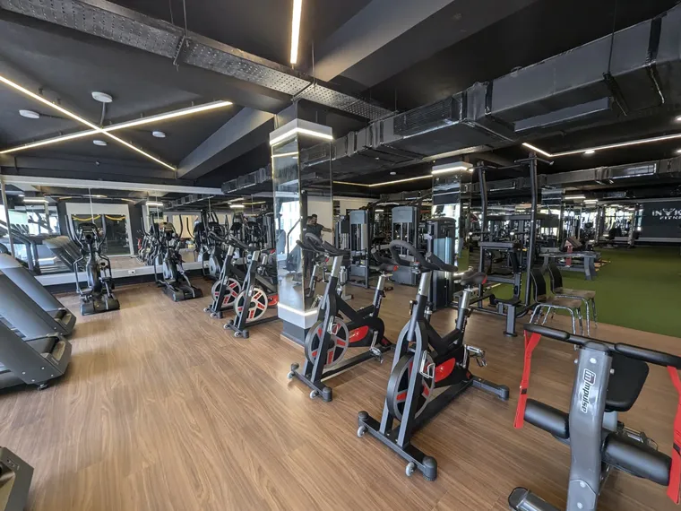 Strength equipment and free-weight area inside Invictus Fitness